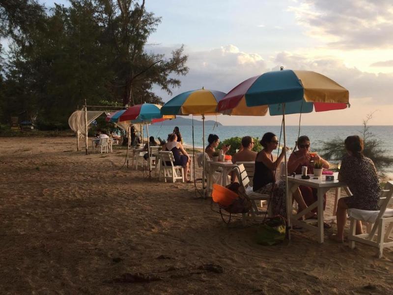 Hôtel Micky Monkey Beach At Maikhao Beach à Mai Khao Extérieur photo